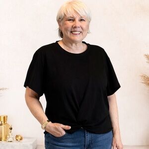 Brisas Black Front-Twist Cropped Baby Tee • Stretchy Boxy Fit • Size L